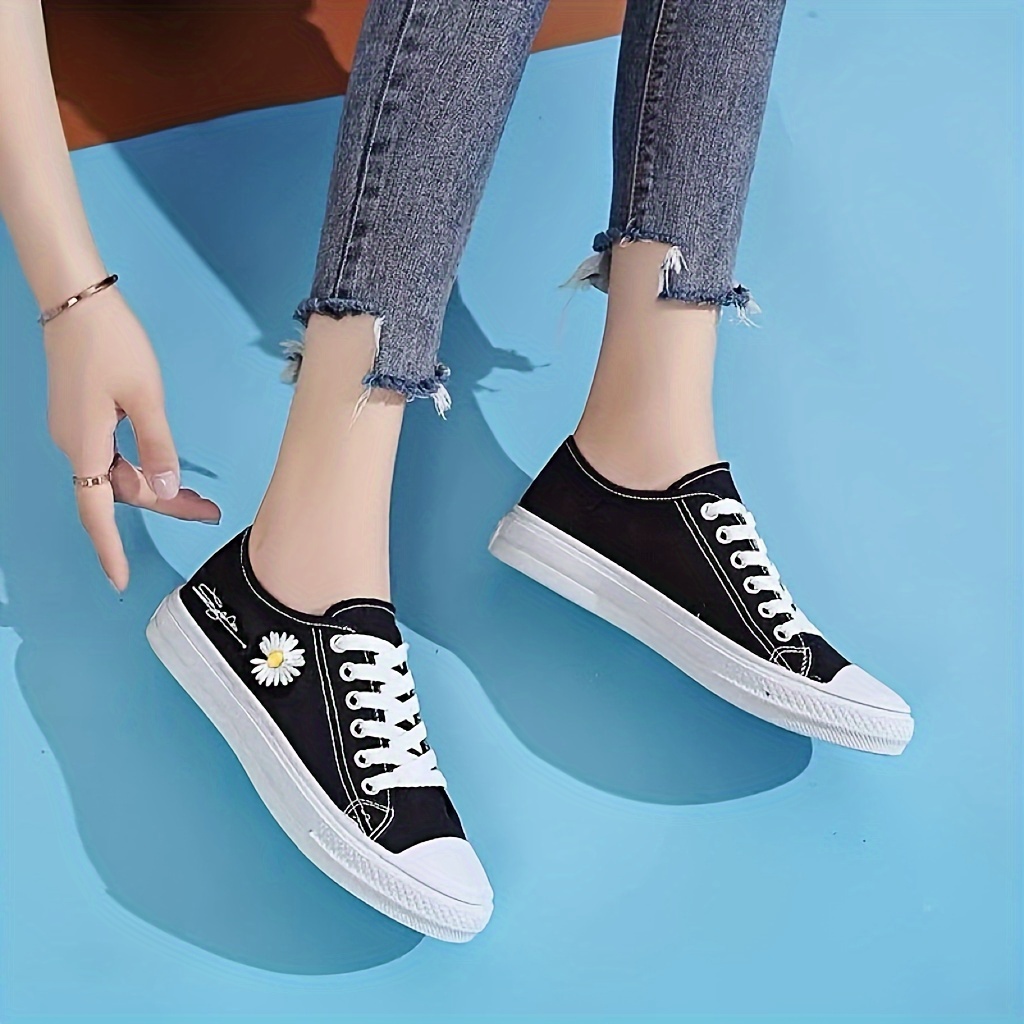 womens daisy pattern canvas sneakers casual lace up low top flat skate shoes all match walking trainers details 4